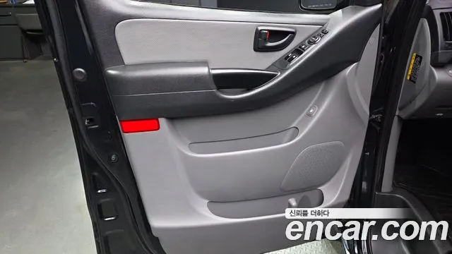 Hyundai Starex 2019 — фото 14