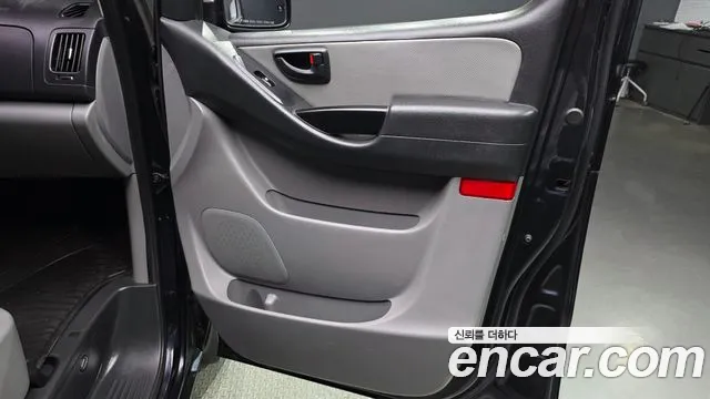 Hyundai Starex 2019 — фото 15