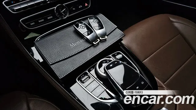 Mercedes-Benz E-Class 2019 — фото 11