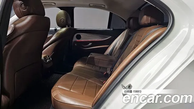 Mercedes-Benz E-Class 2019 — фото 17