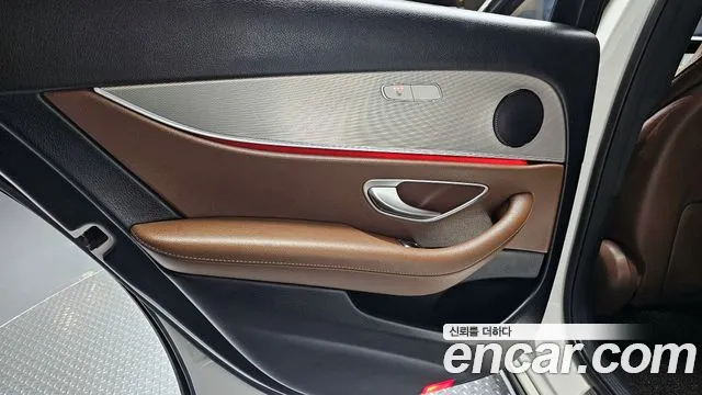 Mercedes-Benz E-Class 2019 — фото 15