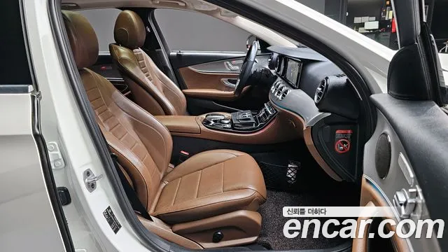Mercedes-Benz E-Class 2019 — фото 16