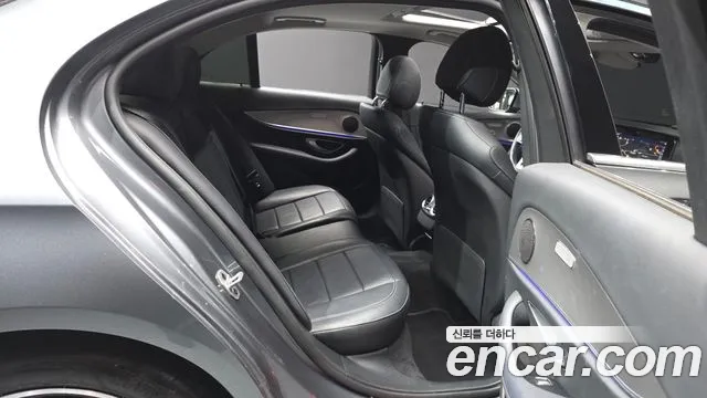 Mercedes-Benz E-Class 2019 — фото 18