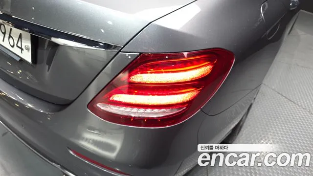 Mercedes-Benz E-Class 2019 — фото 9