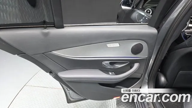 Mercedes-Benz E-Class 2019 — фото 15