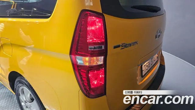 Hyundai Starex 2021 — фото 9