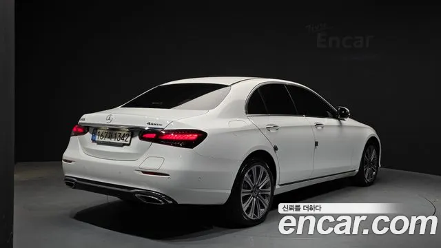 Mercedes-Benz E-Class 2023 — фото 2