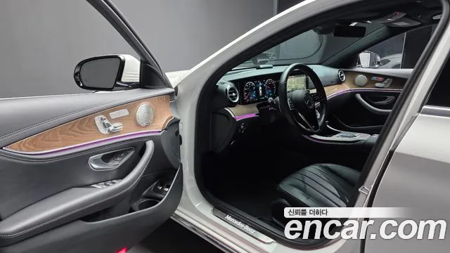 Mercedes-Benz E-Class 2023 — фото 13