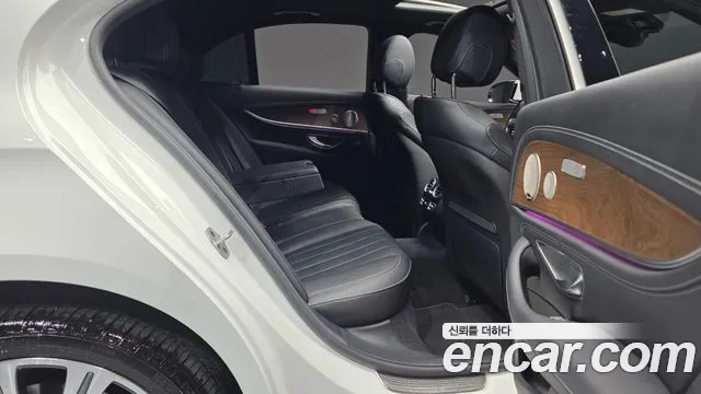 Mercedes-Benz E-Class 2023 — фото 17