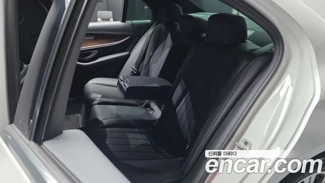 Mercedes-Benz E-Class 2023 — фото 18