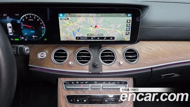 Mercedes-Benz E-Class 2023 — фото 19