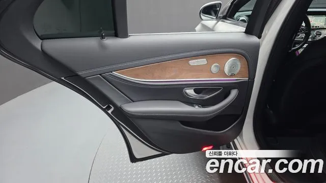 Mercedes-Benz E-Class 2023 — фото 15