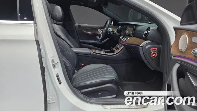 Mercedes-Benz E-Class 2023 — фото 16