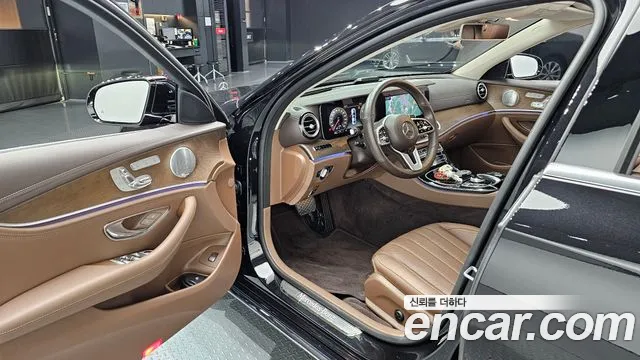 Mercedes-Benz E-Class 2019 — фото 13