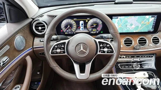 Mercedes-Benz E-Class 2019 — фото 19