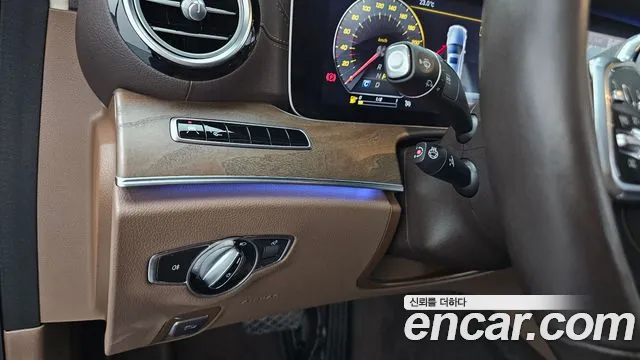Mercedes-Benz E-Class 2019 — фото 20