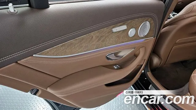Mercedes-Benz E-Class 2019 — фото 15