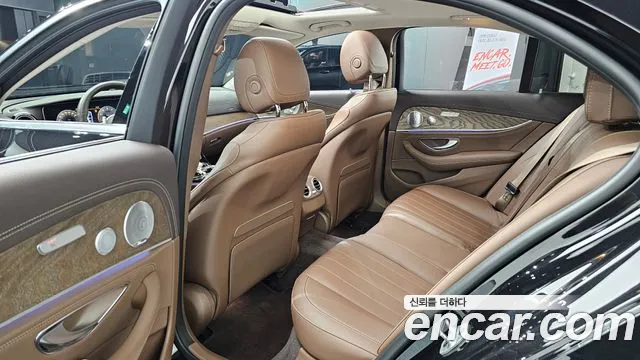 Mercedes-Benz E-Class 2019 — фото 16