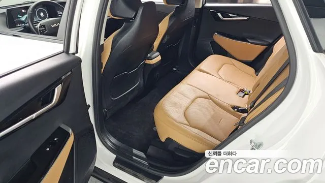 Kia EV6 2022 — фото 17