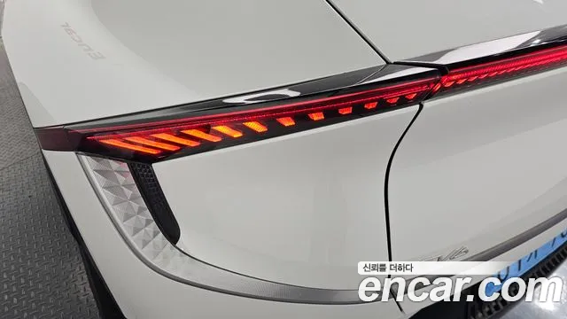 Kia EV6 2022 — фото 9