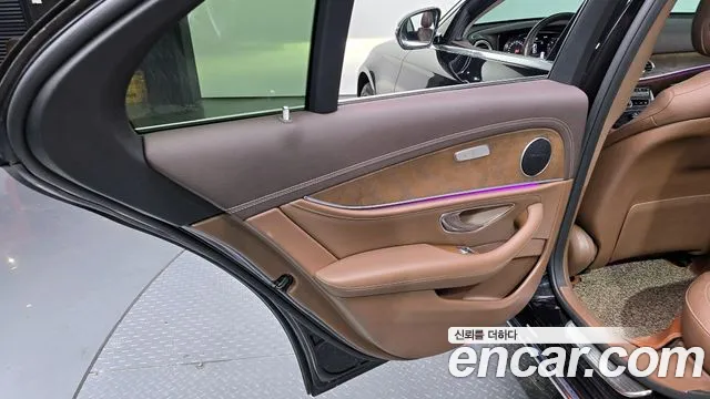 Mercedes-Benz E-Class 2019 — фото 14