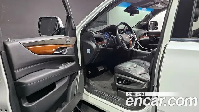 Cadillac Escalade 2018 — фото 10