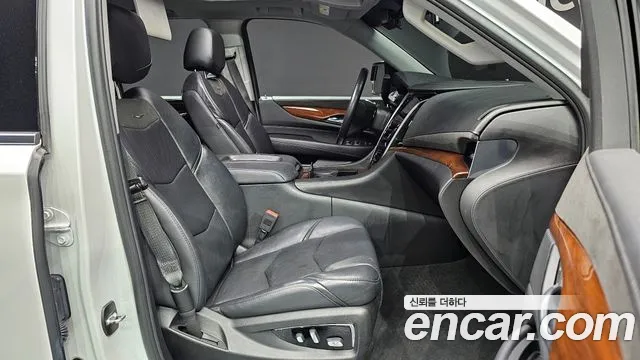 Cadillac Escalade 2018 — фото 12