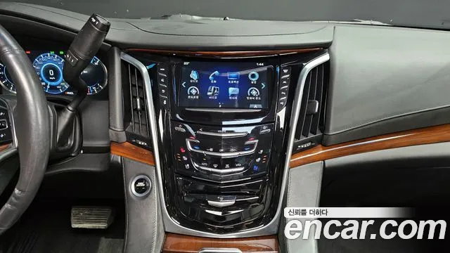 Cadillac Escalade 2018 — фото 13