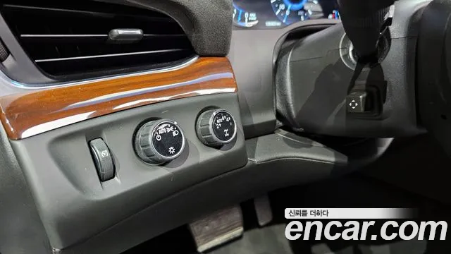 Cadillac Escalade 2018 — фото 16