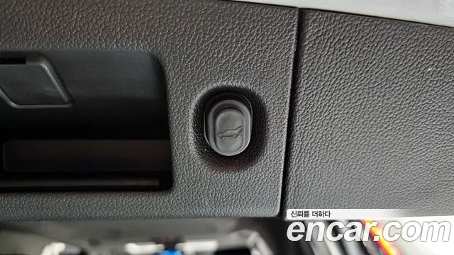 Cadillac Escalade 2018 — фото 18