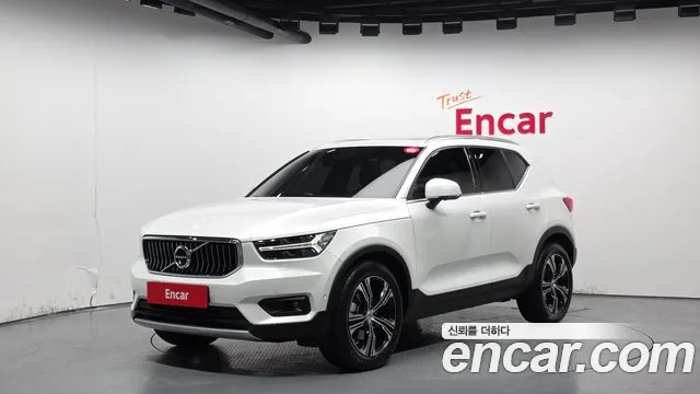 Volvo XC40 2021 — фото 1