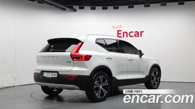 Volvo XC40 2021 — фото 2