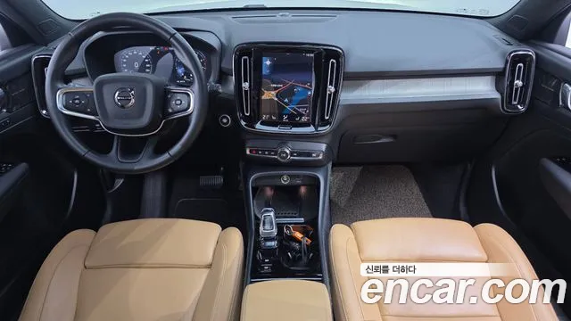 Volvo XC40 2021 — фото 10