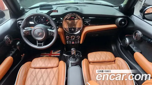 Mini Cooper Convertible 2024 — фото 10