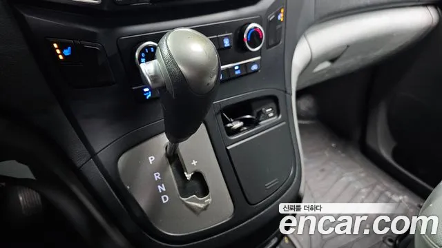 Hyundai Starex 2016 — фото 9