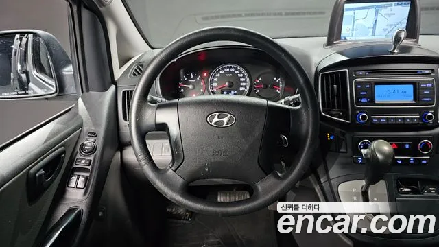 Hyundai Starex 2016 — фото 13