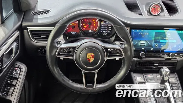 Porsche Macan 2015 — фото 13