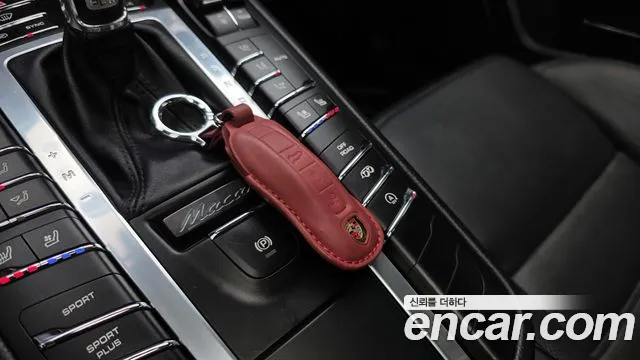 Porsche Macan 2015 — фото 17