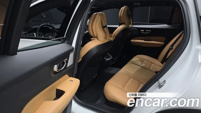 Volvo V60 2019 — фото 16