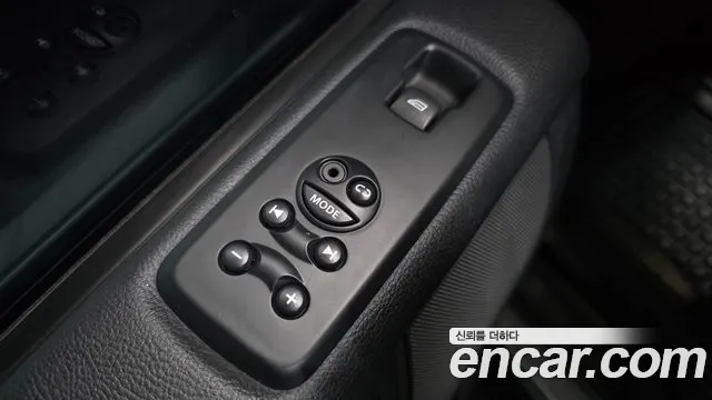Land Rover Discovery 2010 — фото 18