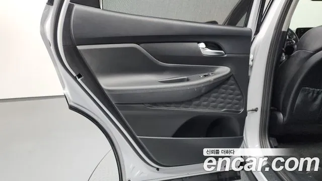 Hyundai Santafe 2022 — фото 15