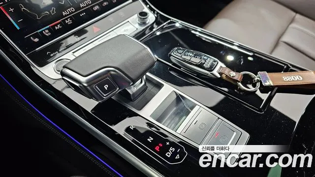 Audi A8 2021 — фото 12