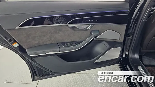 Audi A8 2021 — фото 15