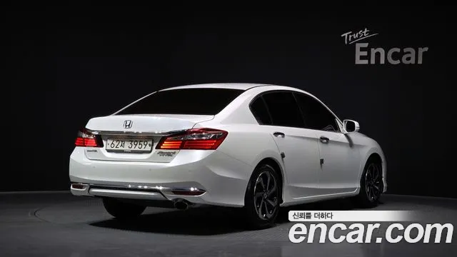Honda Accord 2017 — фото 2