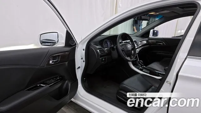 Honda Accord 2017 — фото 10