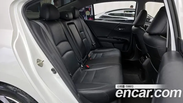 Honda Accord 2017 — фото 11