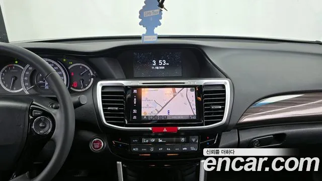 Honda Accord 2017 — фото 13