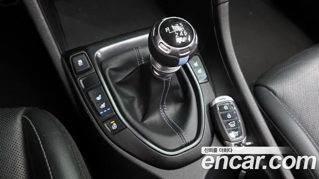 Hyundai Veloster 2019 — фото 12