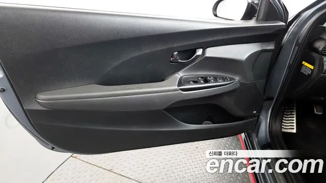 Hyundai Veloster 2019 — фото 14