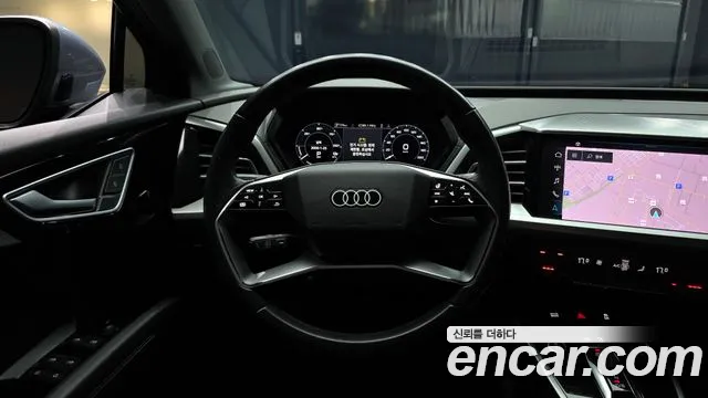Audi Q4 e-tron 2022 — фото 13